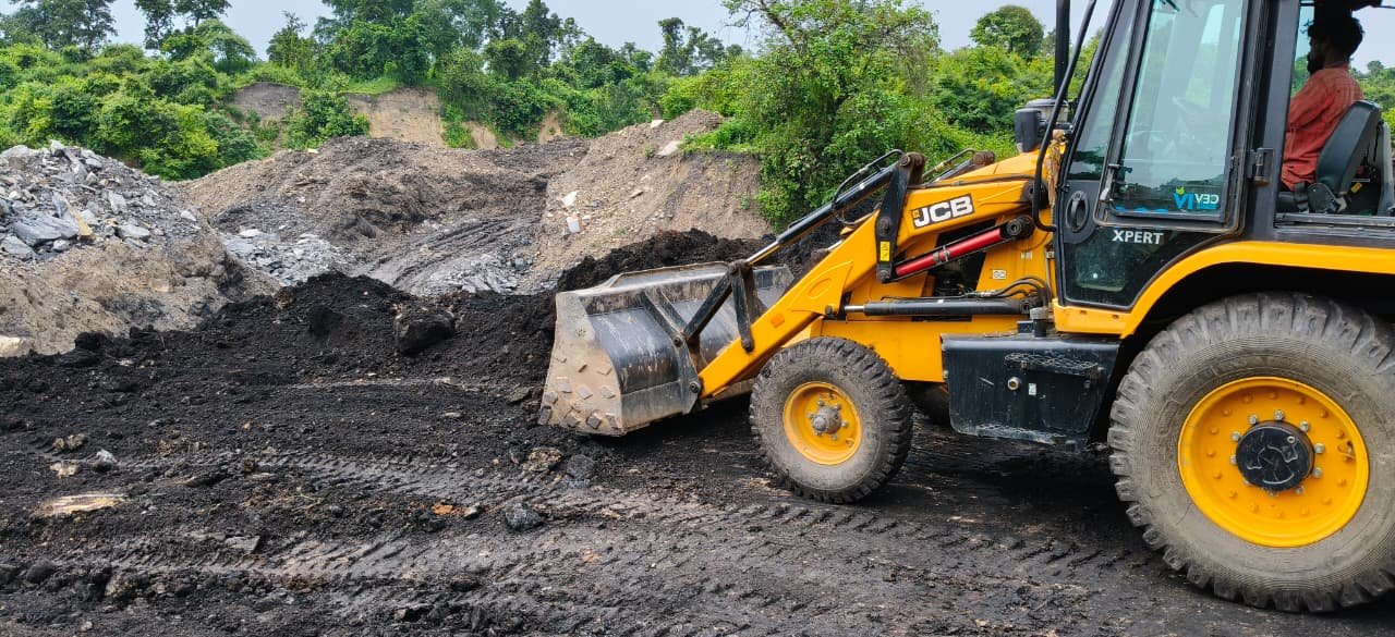 अवैध खनन स्थल को उपायुक्त के आदेश पर बंद किया गया