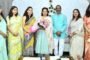 नगर निगम के अधिकारियों से तंग आकर रांची फुटपाथ दुकानदार संघ के हजारों लोगों ने राजभवन को घेरा