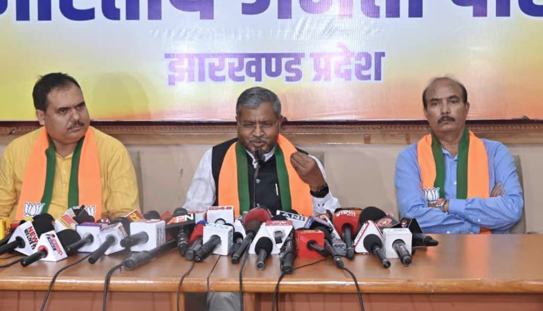 झारखंड के बालू घाटों को पूरी तरह माफियाओं, दलालों को सौंपना चाहती है हेमंत सरकार:बाबूलाल मरांडी