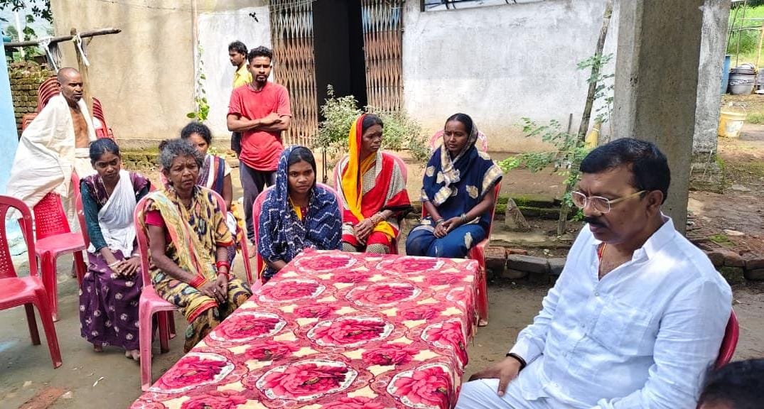 विधायक ने की दिवंगत परिवार से मुलाकात, दी सांत्वना