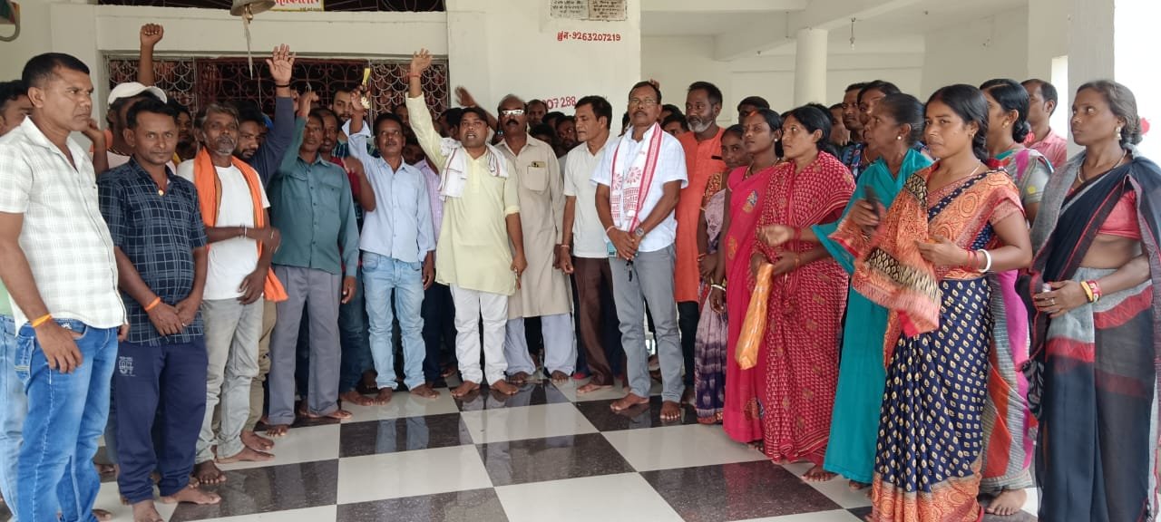 पीटीपीएस में विस्थापित प्रभावित संघर्ष मोर्चा की हुई बैठक