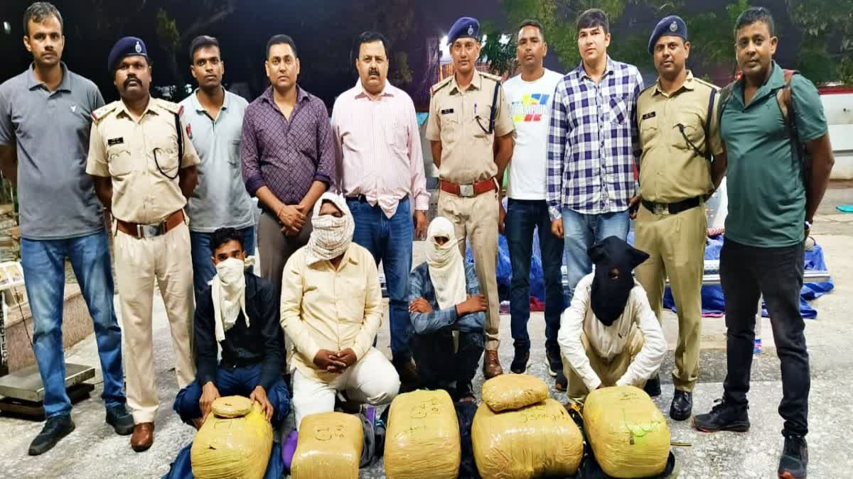नामकुम रेलवे स्टेशन से चार युवक गिरफ्तार