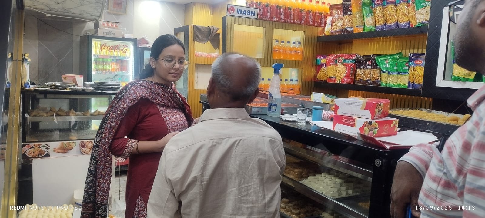 त्योहारों के मौसम को देखते हुए खाद्य सुरक्षा विभाग ने जांच अभियान चलाया