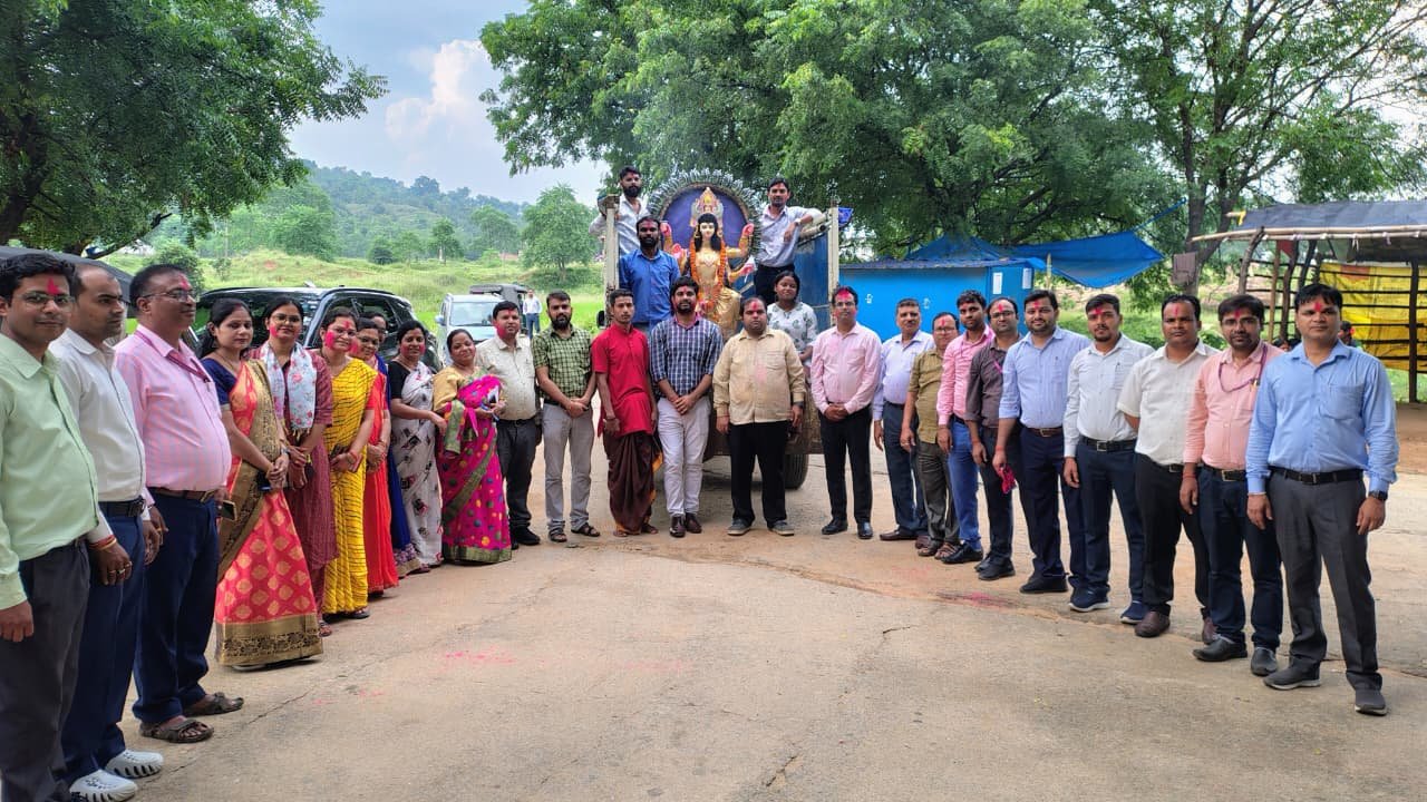 राधा गोविंद विश्वविद्यालय में भगवान विश्वकर्मा की पूजन और विसर्जन कार्यक्रम हर्षोल्लास से मना