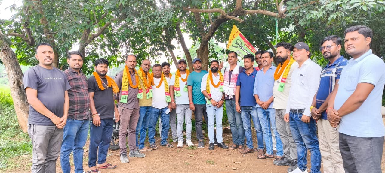 देवरिया में दर्जनों लोगों ने जेएलकेएम पार्टी का दामन थामा