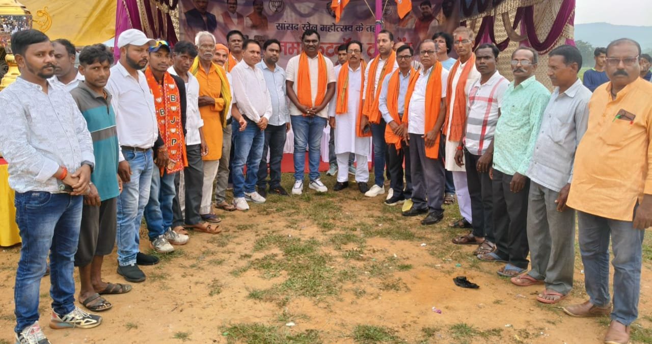 अमर बाउरी ने किया दुलमी में नमो फुटबॉल टूर्नामेंट का उद्घाटन