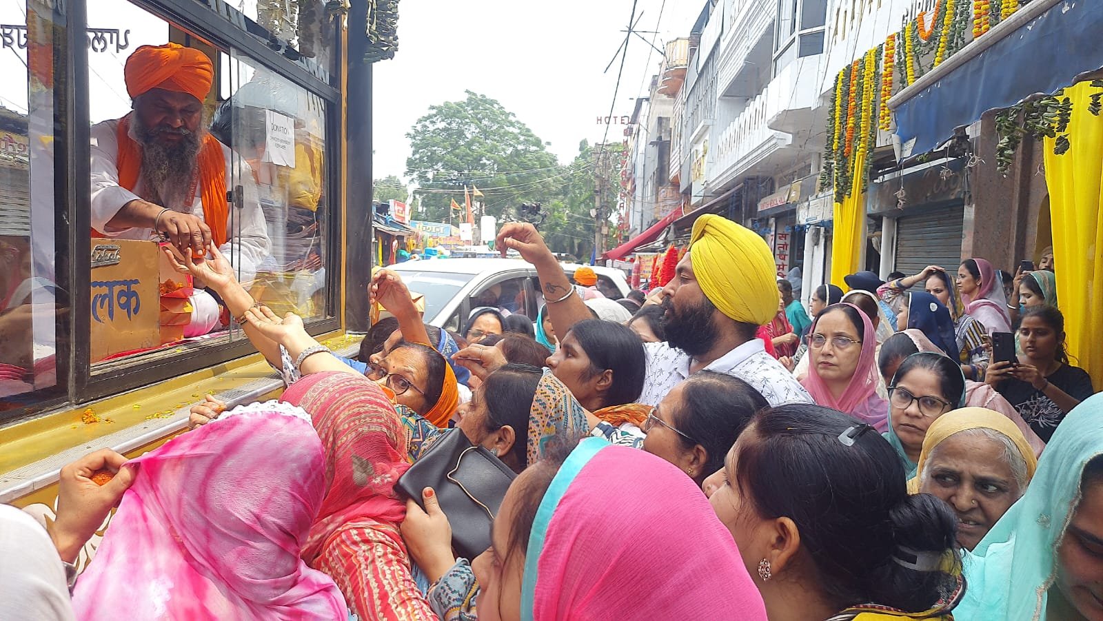 श्री तेग बहादुर जी के 350 में शहीदी शताब्दी पर्व के मौके पर निकाली गई विशेष जागृति यात्रा रामगढ़ पहुंची