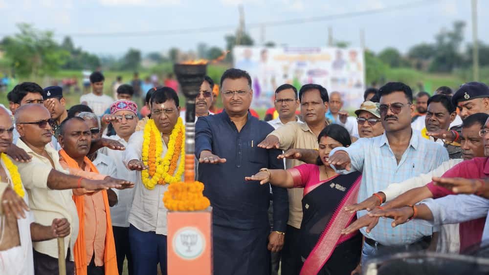 बड़कागांव प्रखंड के कुशवाहा खेल मैदान शिवाडीह में नमो फुटबॉल टूर्नामेंट का भव्य शुभारंभ