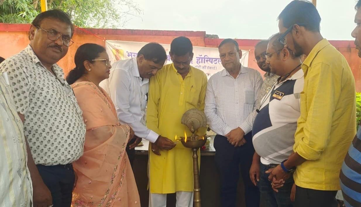 रोटरी रामगढ़ सिटी ने कराया निःशुल्क नेत्र जाँच शिविर का आयोजन