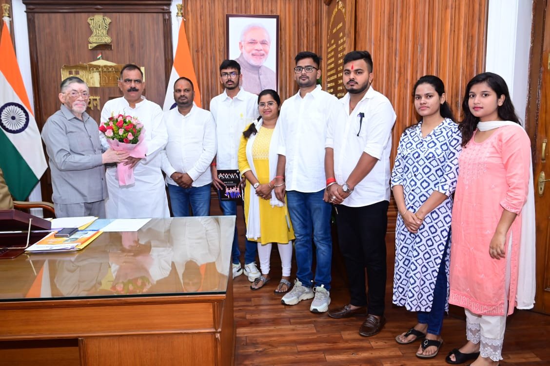 विजयादशमी पर एचईसी में रावण दहन समारोह हेतु राज्यपाल संतोष गंगवार को दिया गया आमंत्रण