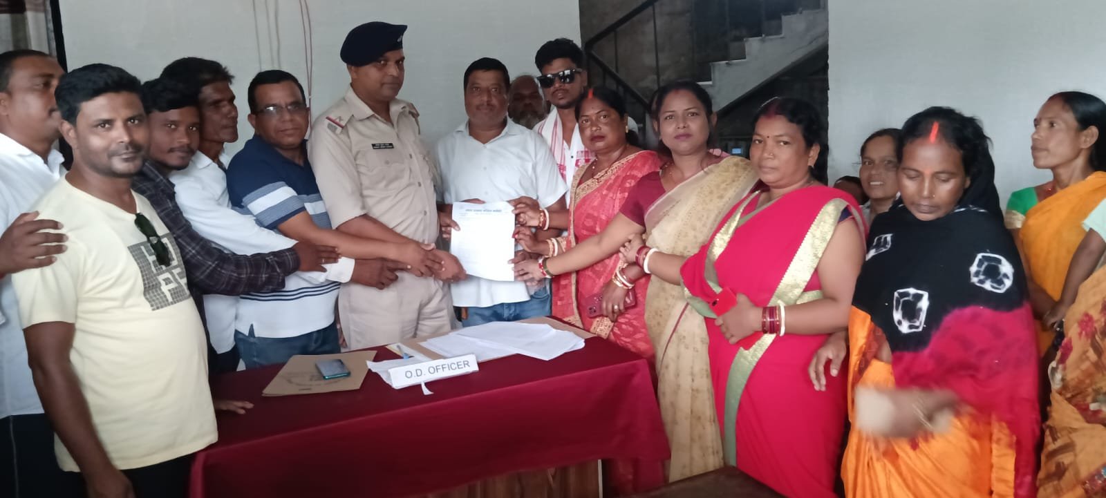 विधायक ममता देवी को दिवंगत बताकर उनकी तस्वीर पर माला चढ़ाने वालों के खिलाफ गोला थाना में प्राथमिकी