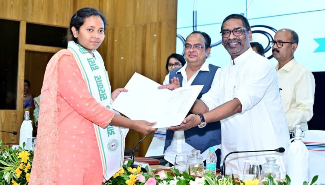 मुख्यमंत्री हेमंत सोरेन ने रांची में 170 डॉक्टरों को दिया नियुक्ति पत्र