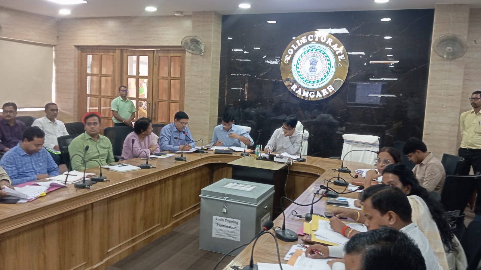 डीएमएफटी,सांसद,विधायक एवं सीएसआर मद से संचालित योजनाओं की उपायुक्त ने की समीक्षा