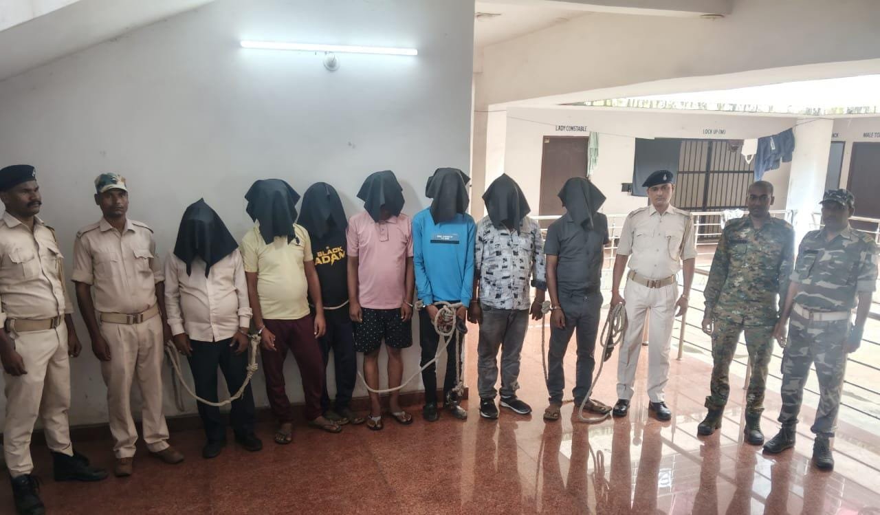 सौदा डी खदान के पास जुआ खेलते सात लोगों को पुलिस ने किया गिरफ्तार