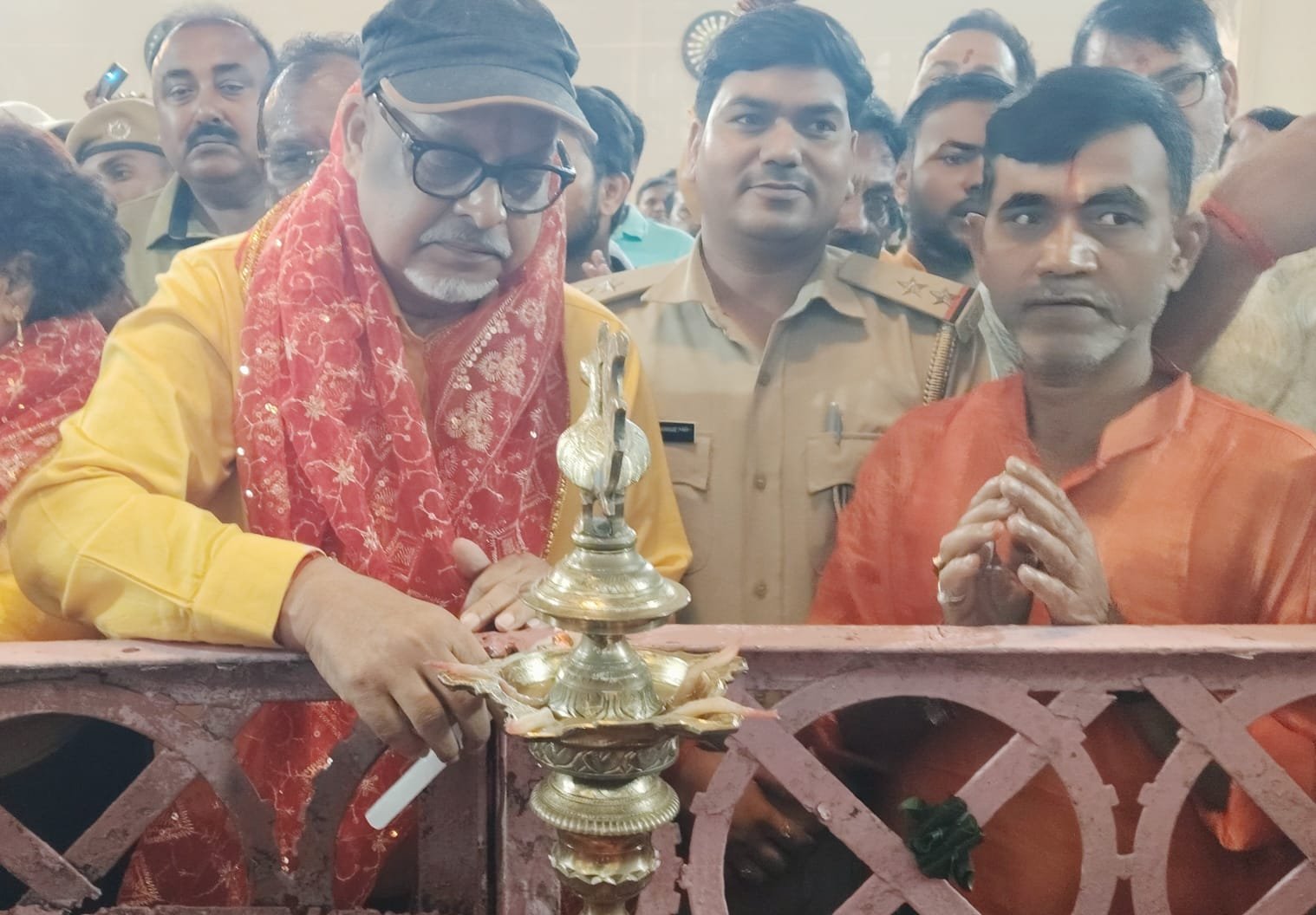 कपाट खुलते ही उमड़ी श्रद्धालुओं की भीड़