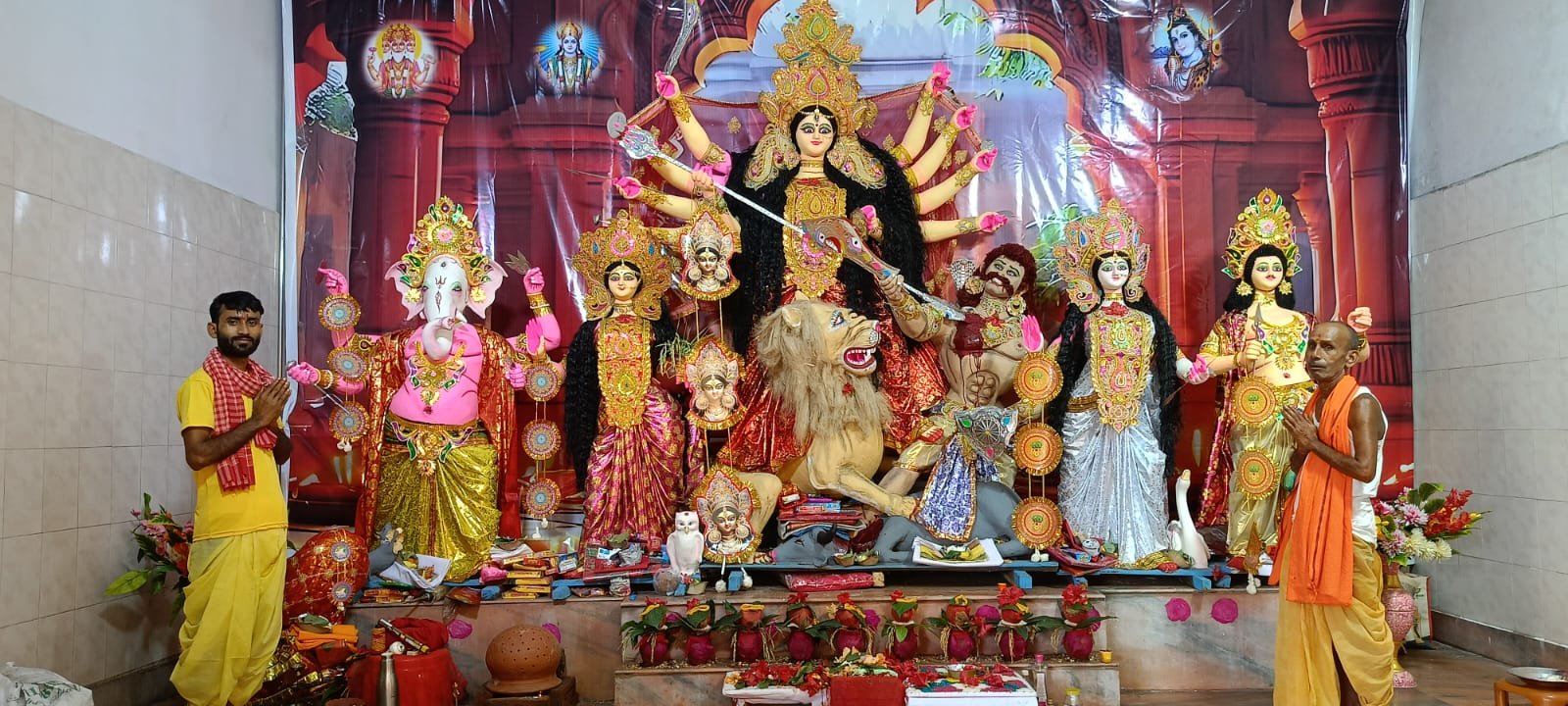 भुरकुंडा बिरसा चौक दुर्गा मंडप का पट खुला