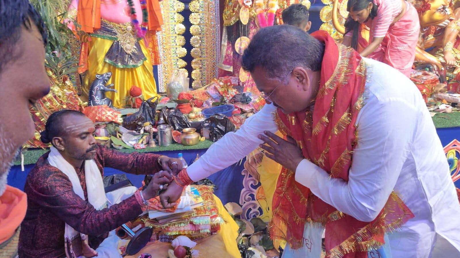 सांसद मनीष जायसवाल ने बड़कागांव का भ्रमण कर लिया मां का आशीर्वाद