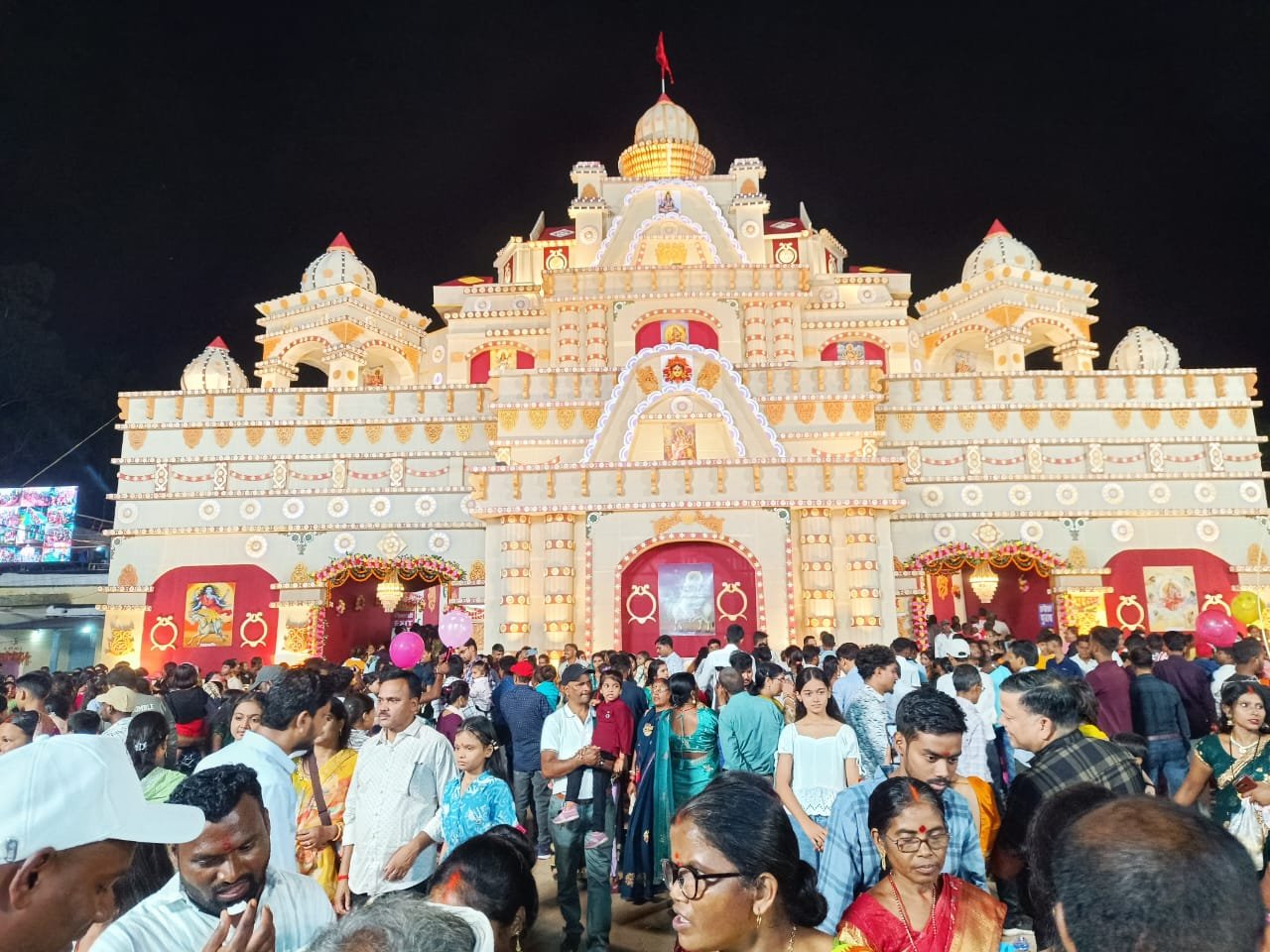 रामगढ़ जिले में दुर्गा पूजा की धूम, भीड़ में पॉकेट मारो की चांदी