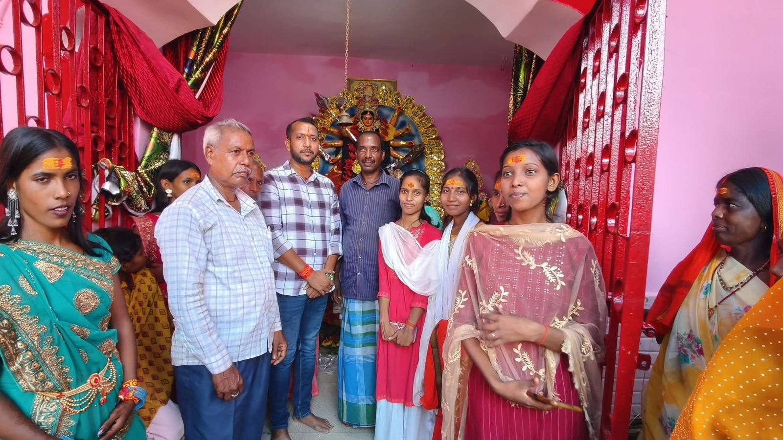 सांसद प्रतिनिधि राजीव जायसवाल ने किया पूजा पंडाल का भ्रमण