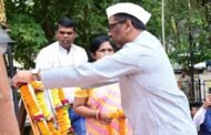 राज्यपाल,मुख्यमंत्री ने राष्ट्रपिता महात्मा गांधी की प्रतिमा पर माल्यार्पण कर श्रद्धा सुमन अर्पित किया