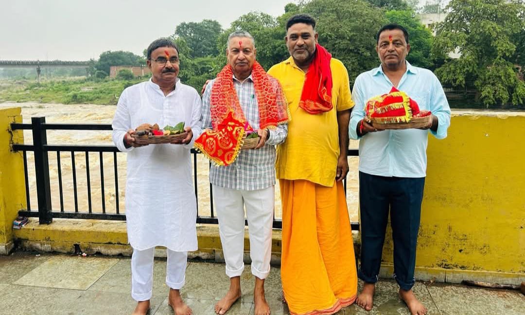 चतरा सांसद ने माँ छिनमस्तिका की पूजा अर्चना किया