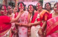 स्वर्ण वनिक समाज ने गोला में सिंदूर खेला का आयोजन किया
