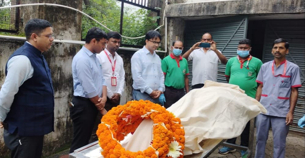 रामगढ़ सदर के बीडीओ के निधन पर मेदांता अस्पताल पहुंचे जिला के अधिकारी,दी श्रद्धांजलि
