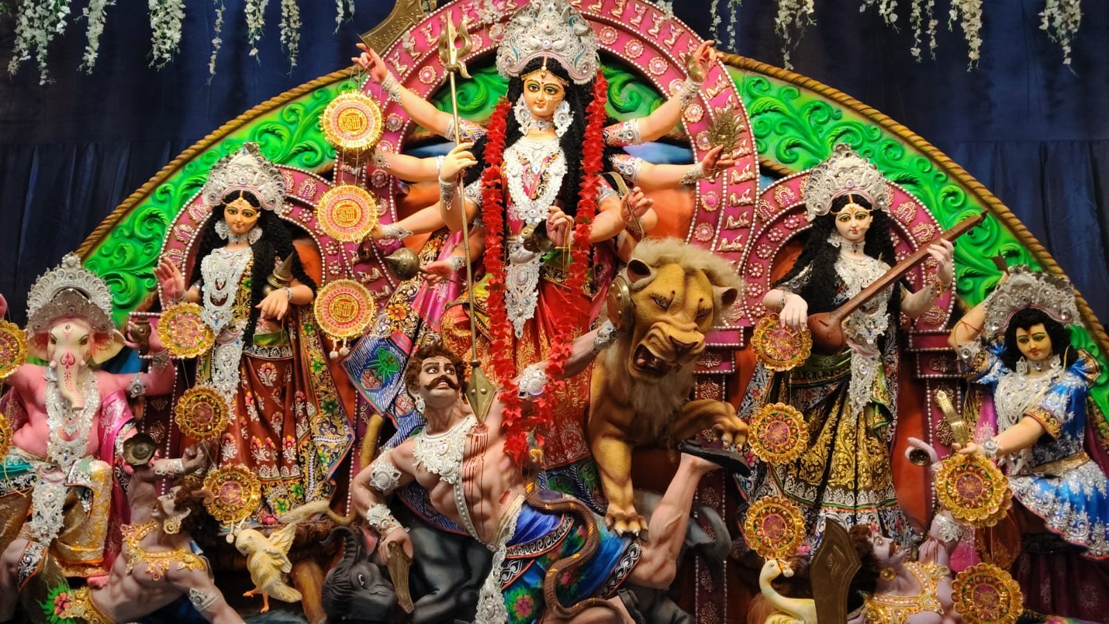 दुर्गा पूजा हर्षोल्लास व शांतिपूर्ण माहौल में हुआ संपन्न