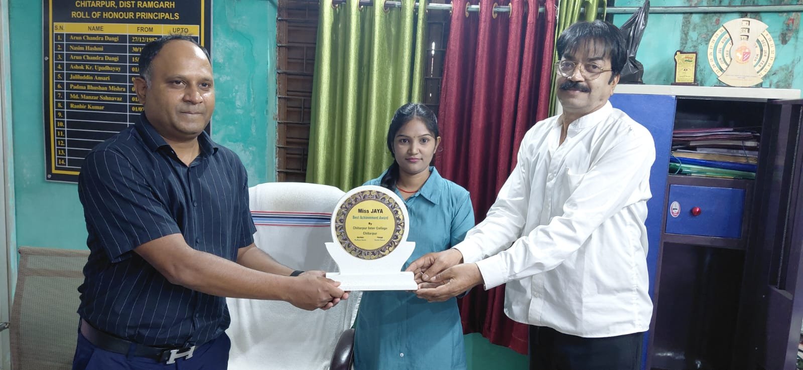 स्टाफ सिलेक्शन कमीशन में चयनित जया कुमारी का चितरपुर इंटर कॉलेज में सम्मानित किया गया
