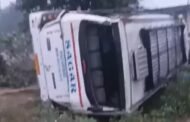 कोडरमा में बस पलटी, 11 लोग घायल,तेज रफ्तार में थी बस