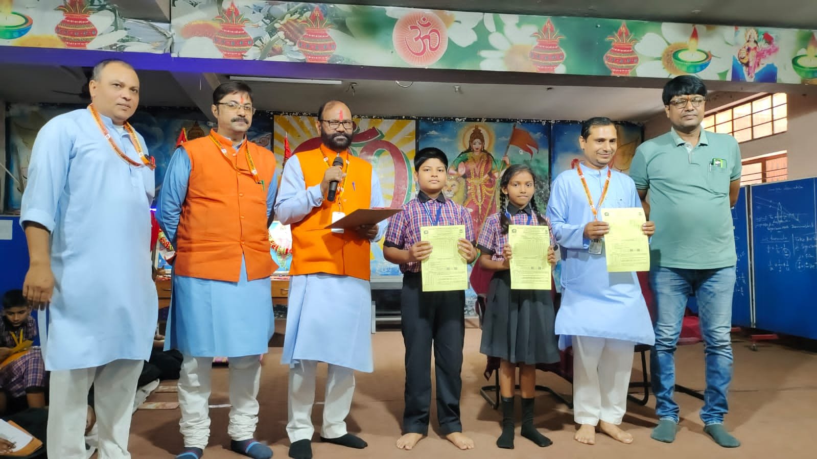 रामप्रसाद चंद्रभान सरस्वती शिशु विद्या मंदिर में अर्धवार्षिक परीक्षाफल की घोषणा समारोह सम्पन्न