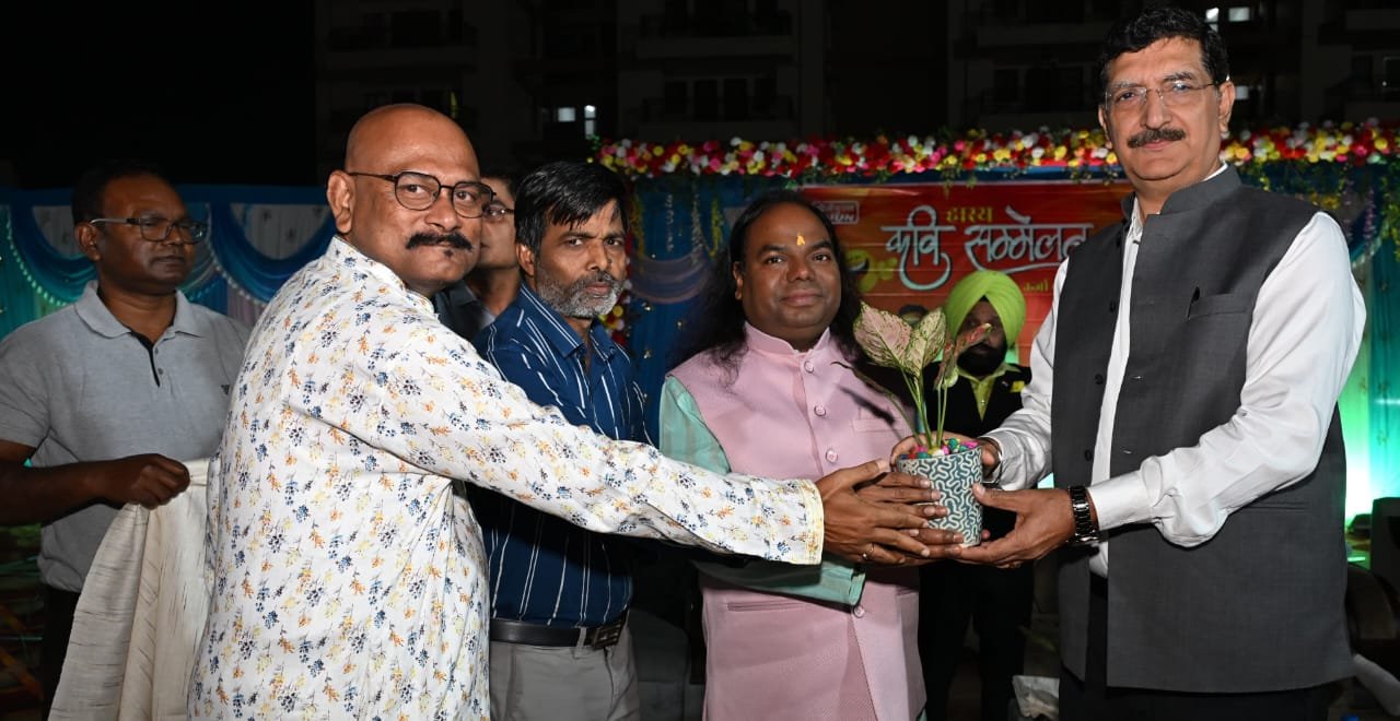 पीवीयूएनएल में हास्य कवि सम्मेलन का भव्य आयोजन