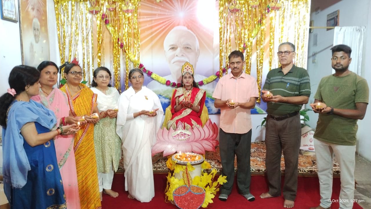 ब्रह्माकुमारी ईश्वरीय विश्वविद्यालय में ज्ञान और प्रेम के दीपों से मनाई गई दीपावली