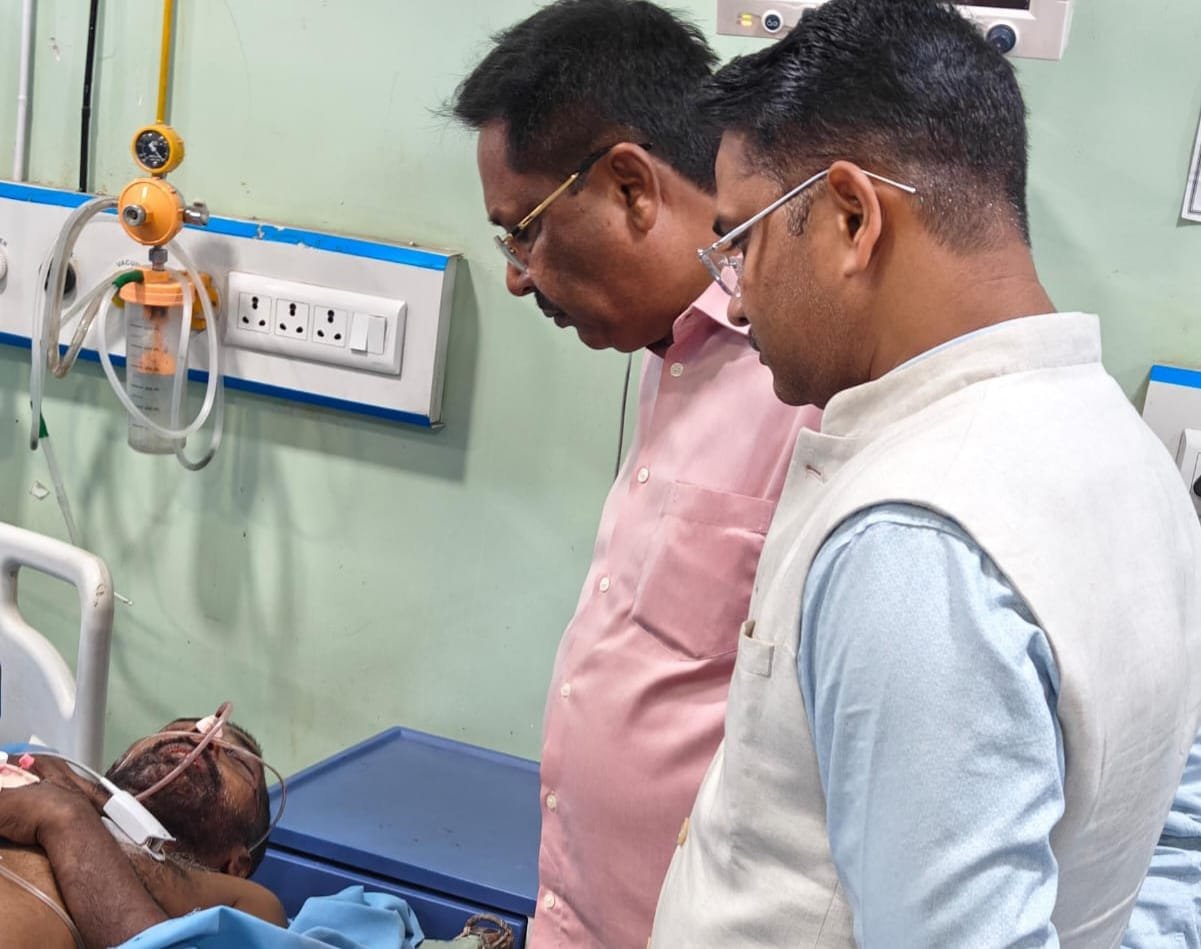 गोली लगने से घायल व्यक्ति को देखने सांसद ने अपने सांसद प्रतिनिधियों को भेजा अस्पताल
