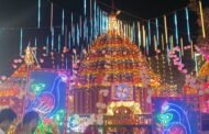 प्रसिद्ध सिद्धपीठ मां छिन्नमस्तिका मंदिर में काली पूजा के मौके पर श्रद्धालुओं की भीड़