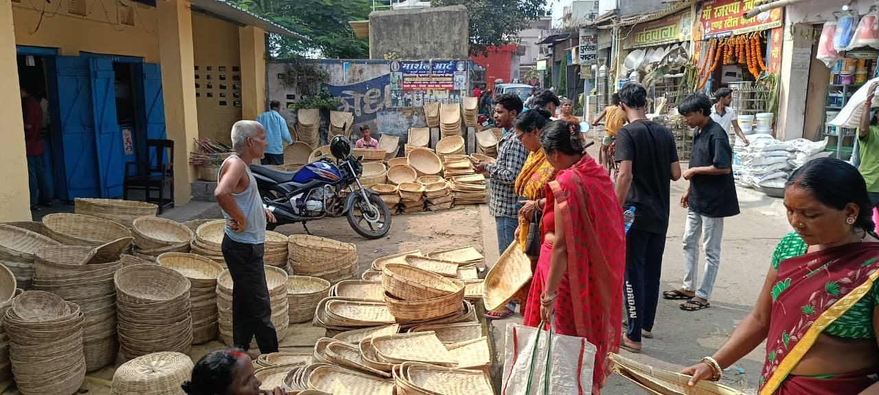 कोयलांचल में छठ पर्व को लेकर बाजार में रौनक