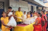 समाजसेवी ने छठ व्रतियों के बीच वितरण किया निशुल्क संपूर्ण पूजन सामग्री