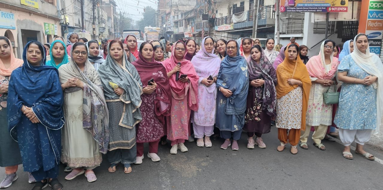 गुरु नानक देव जी के प्रकाश उत्सव को लेकर निकाली गई प्रभात फेरी