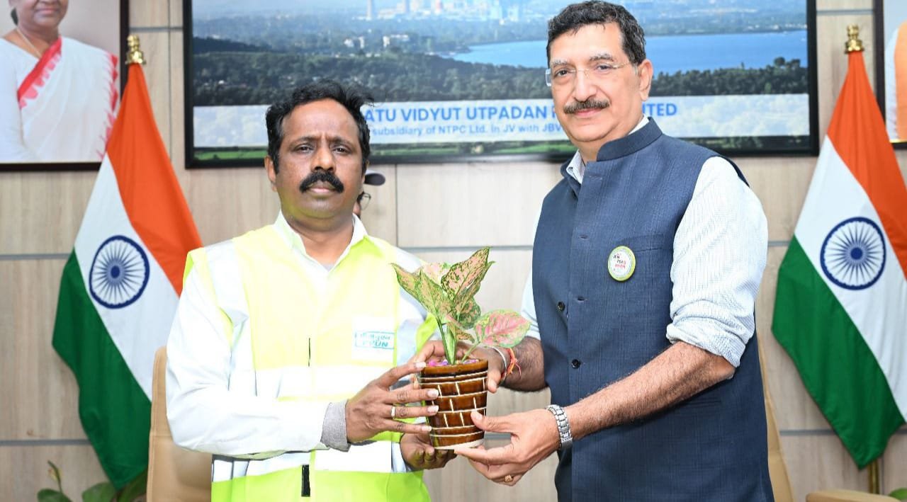 पीवीयूएनएल पतरातू के निदेशक (प्रोजेक्ट्स) एवं अध्यक्ष केएस सुंदरम का पतरातू दौरा