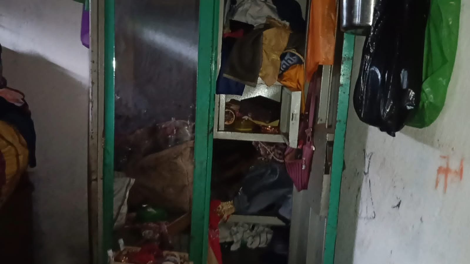 बंद घर से जेवरात सहित लाखों के समान की चोरी