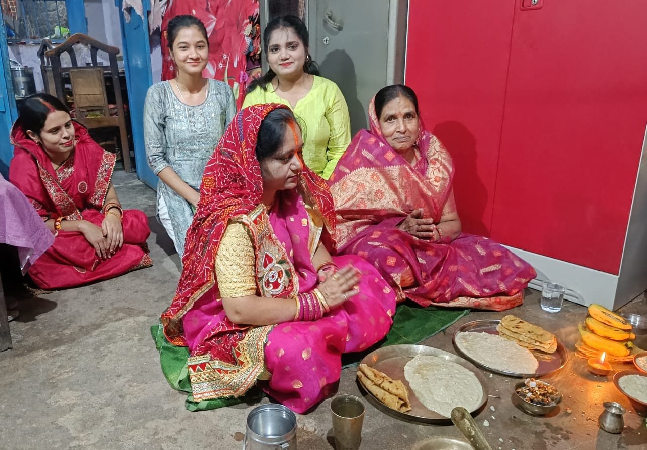 छठ पूजा के खरना पूजन की धूम, रामगढ़ में श्रद्धा और भक्ति का माहौल