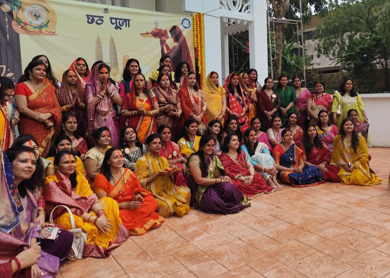 भारतीयों ने मलेशिया मे सूर्य उपासना कर लोक आस्था का पर्व भक्ति भाव से मनाया