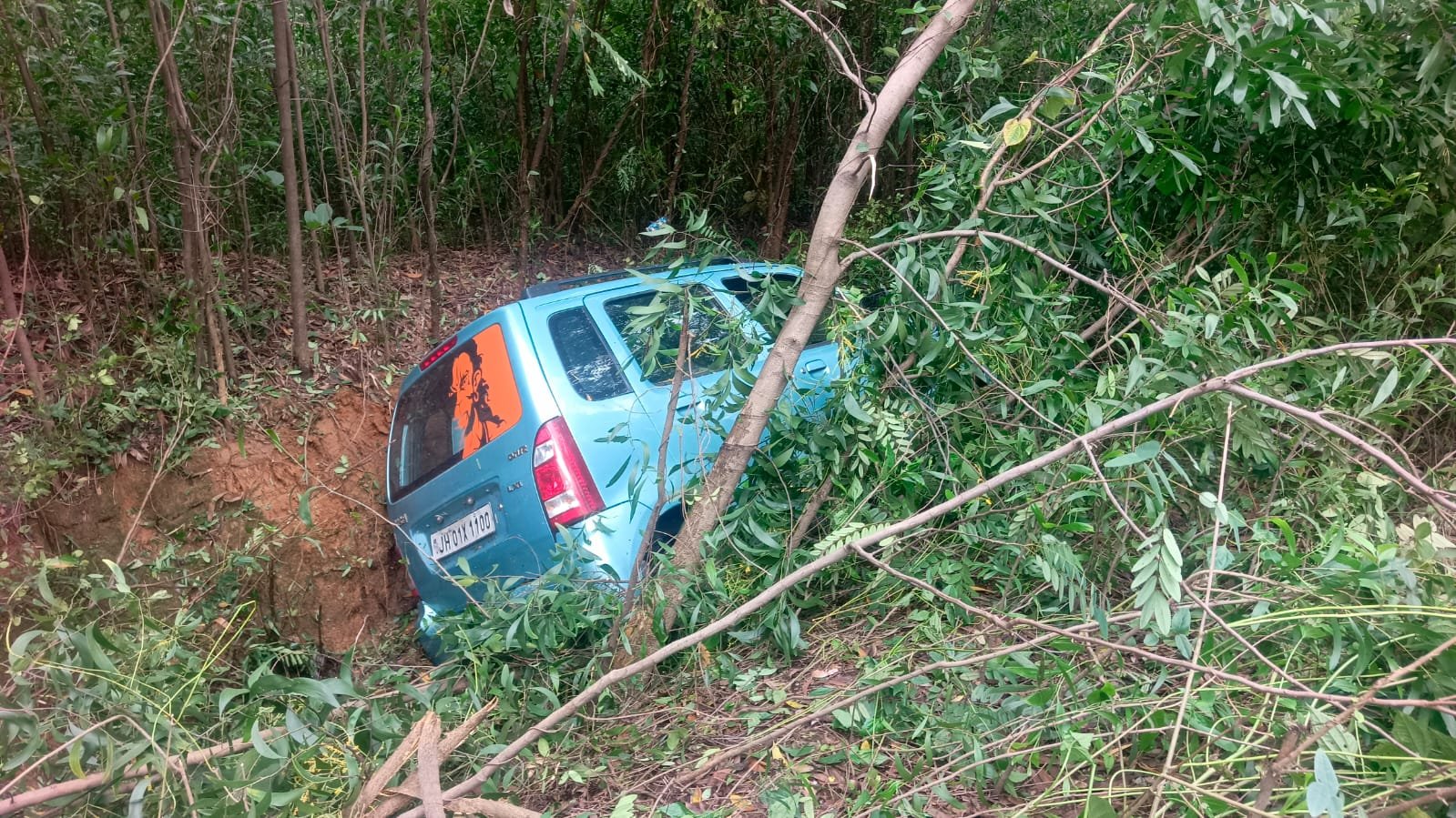 सड़क दुर्घटना में एक युवक हुआ घायल, रिम्स रेफर