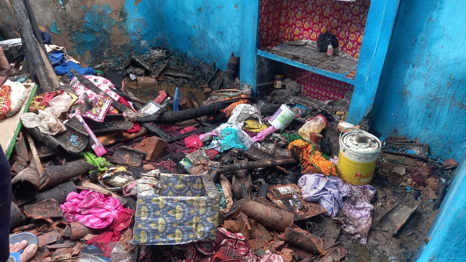 जवाहरनगर के एक बंद घर मे लगी आग, हज़ारो का सामान सहित कागजात जले