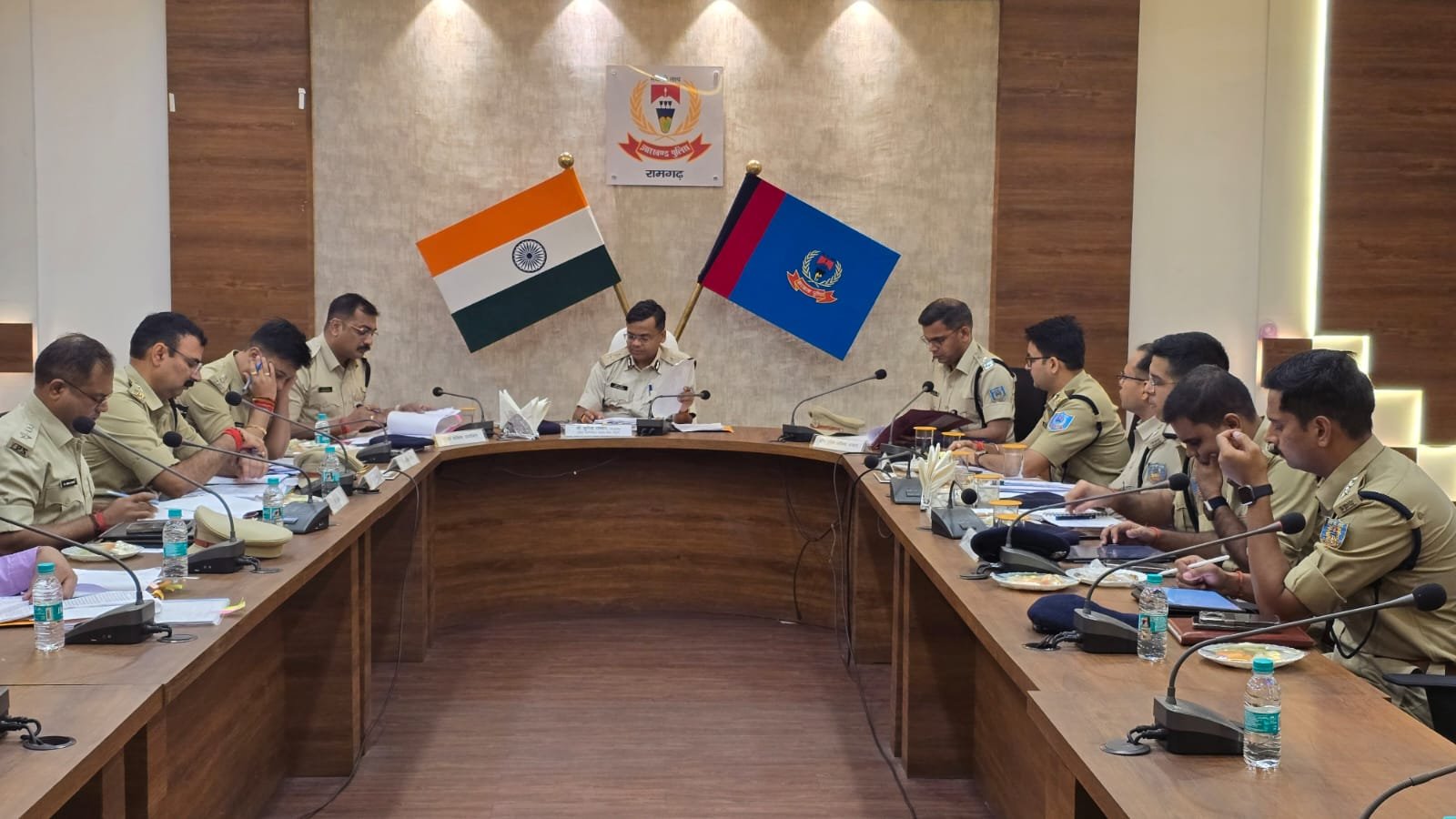 रामगढ़ में अंतरजिला पुलिस समीक्षा बैठक संपन्न