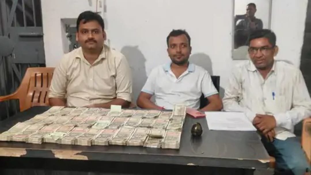 हजारीबाग के चेक पोस्ट पर 16.5 लाख रुपए नगद बरामद