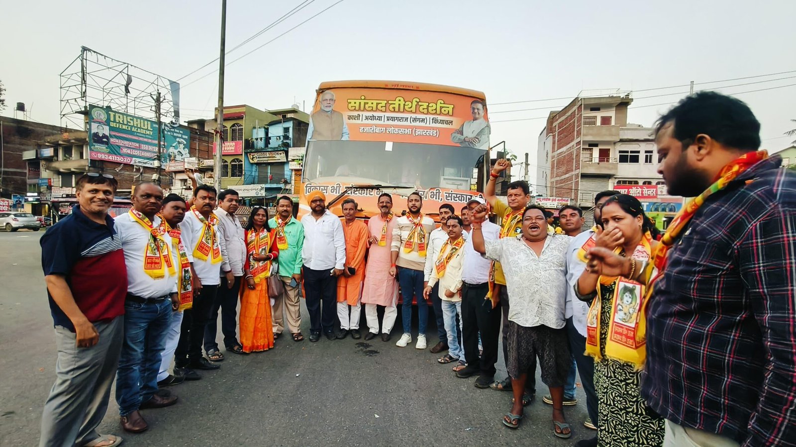 रामगढ़ शहरी क्षेत्र से 65 तीर्थयात्रियों का जत्था तीर्थाटन के लिए हुआ रवाना