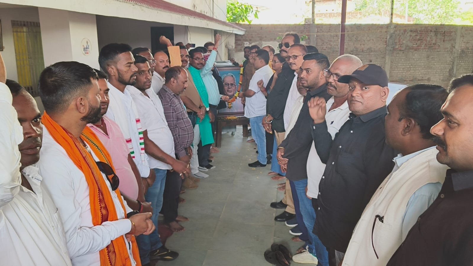 हजारीबाग में भाजपाइयों द्वारा, जयप्रकाश नारायण जी की जयंती मनाई गई:विवेकानंद सिंह