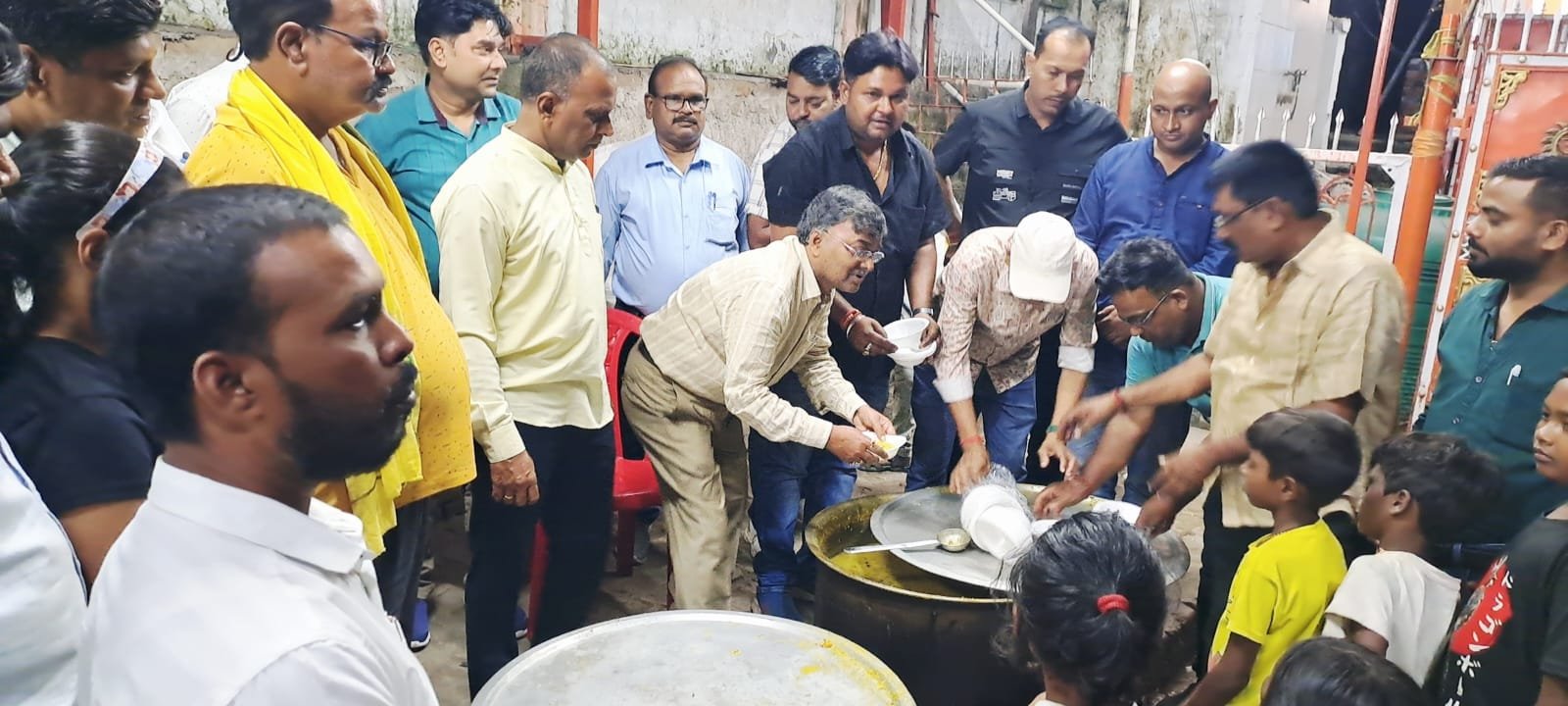 भुरकुंडा काली मंदिर परिसर में महाभंडारे का आयोजन