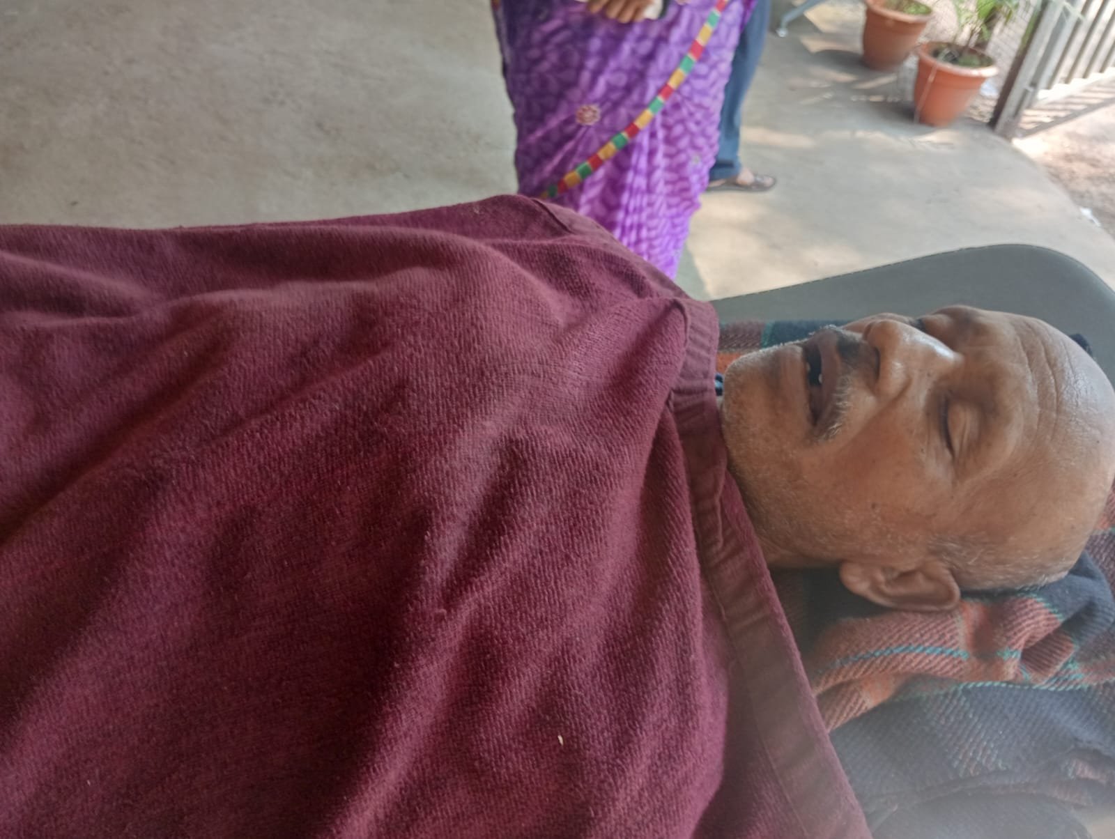 हल बैल से खेत जोत रहा पालू गांव का किसान बिरसा उरांव मूर्छित होकर गिरा,हुई मौत